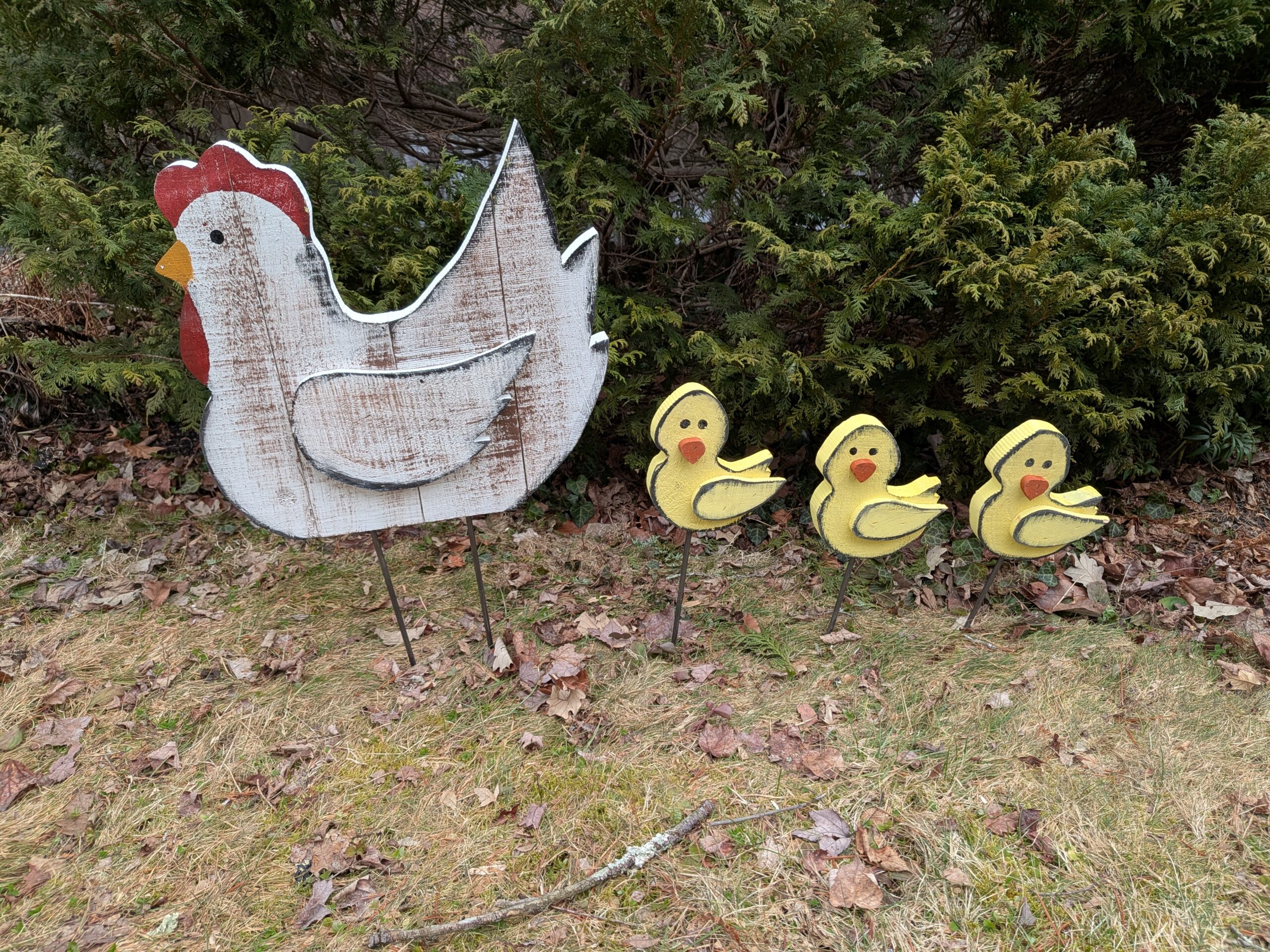 Mother Hen & 3 Baby Chicks On Metal Rods - Image 12